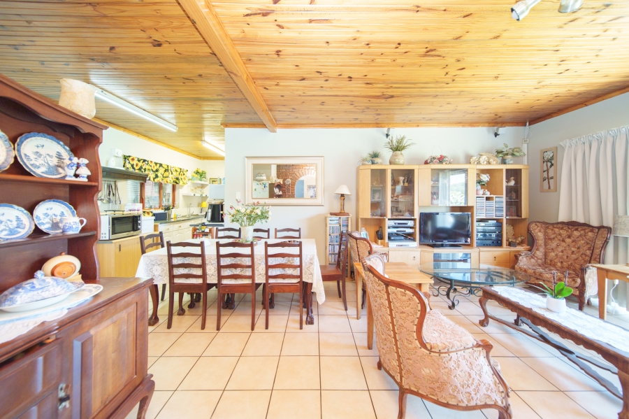 5 Bedroom Property for Sale in Queensberry Bay Eastern Cape